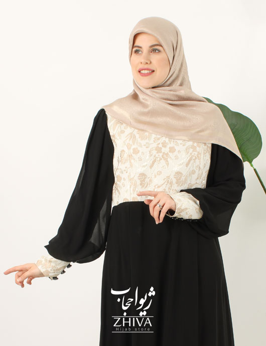 پيراهن مجلسی پوشیده گيتی