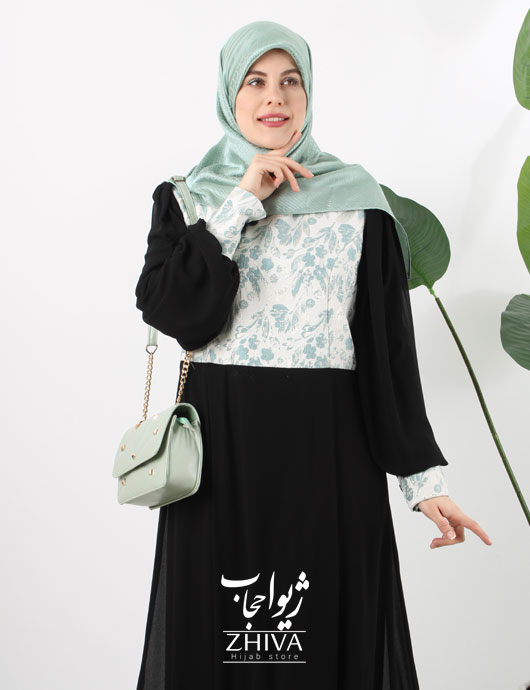 پيراهن مجلسی پوشیده گيتی